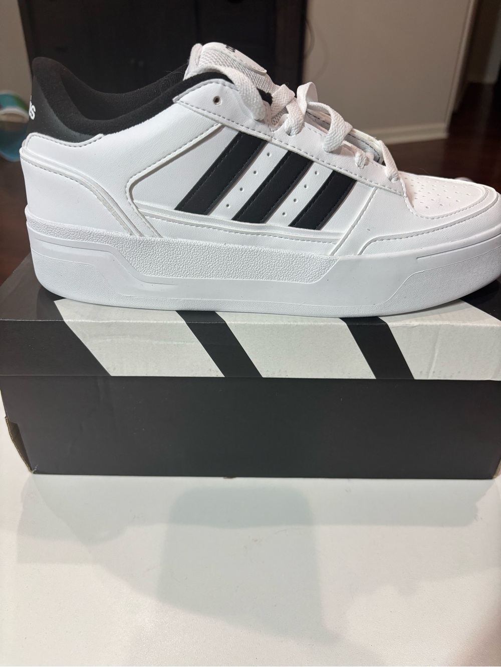 New Adidas Women’s 8.5 Break Start Bold Shoes
